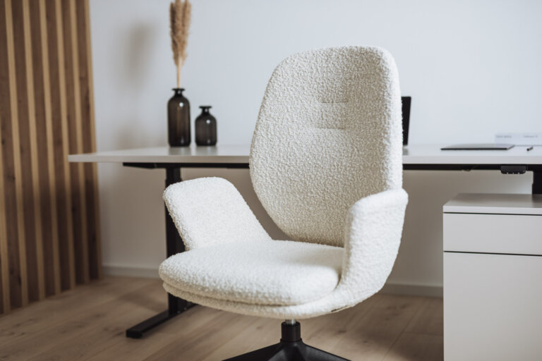 Moderner Bürostuhl mit Bouclé Stoff