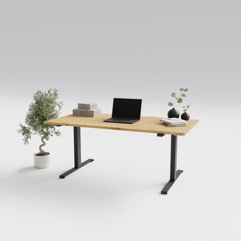 „Höhenverstellbarer Schreibtisch mit Holzplatte in Eichenoptik und schwarzem Gestell, ausgestattet mit Laptop, Deko-Elementen und Pflanzen – modernes, minimalistisches Arbeitsplatz-Design